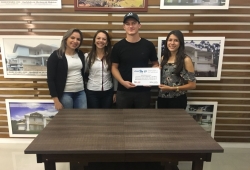 Entrega ao ganhador do 2º Prêmio Promoção Top 10